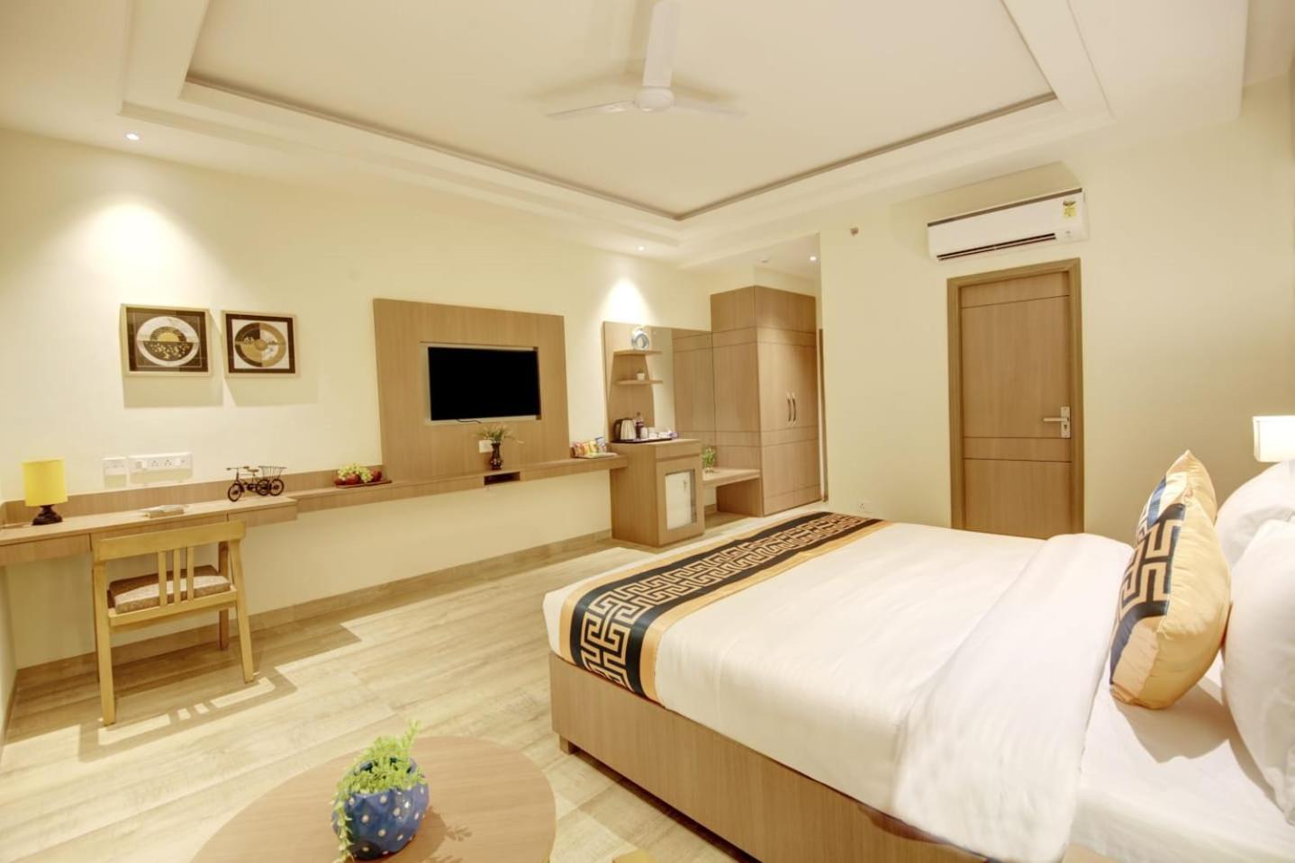 Hotel King Plaza Airport Delhi 4*