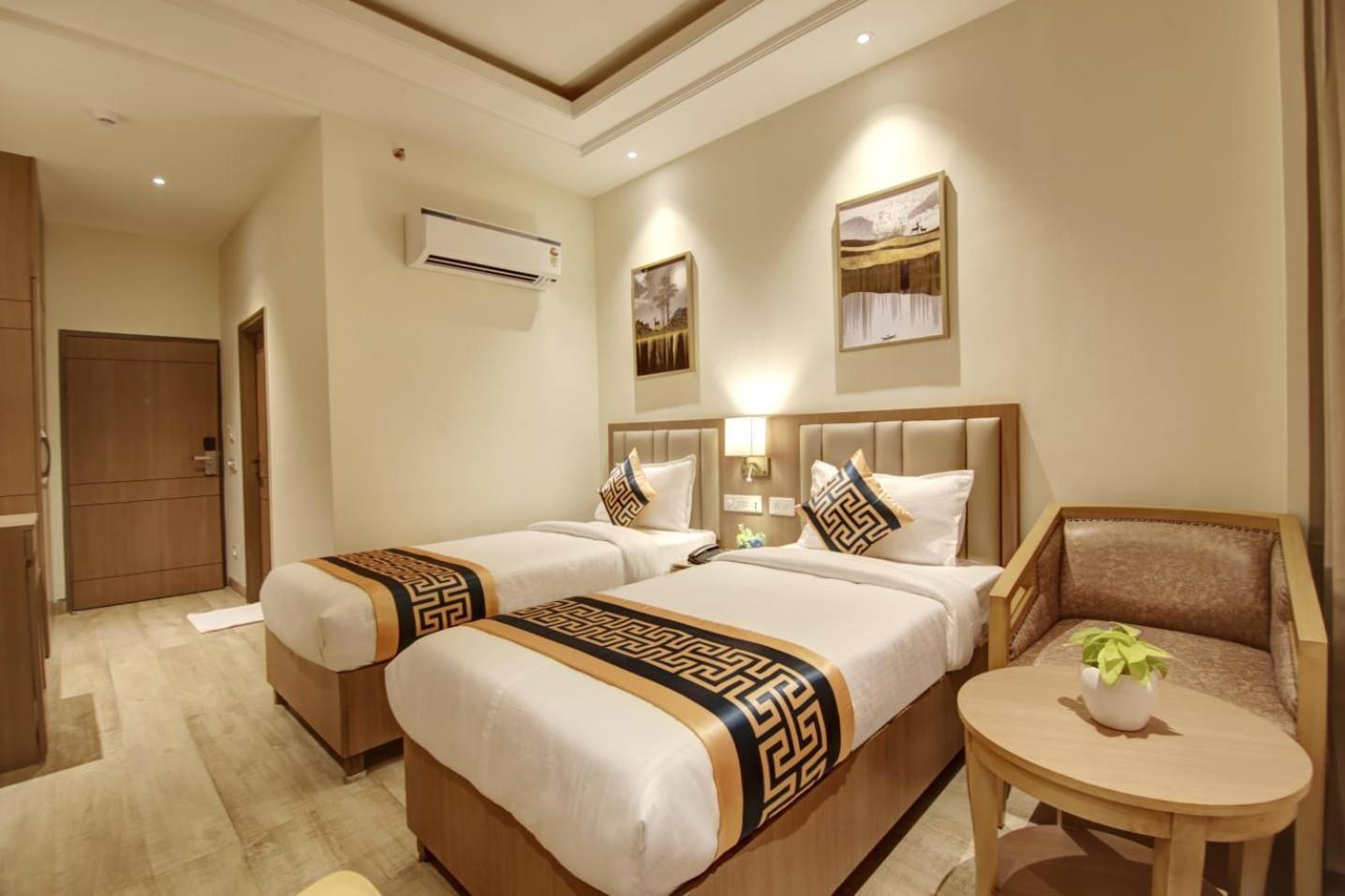 Hotel King Plaza Airport Delhi 4*